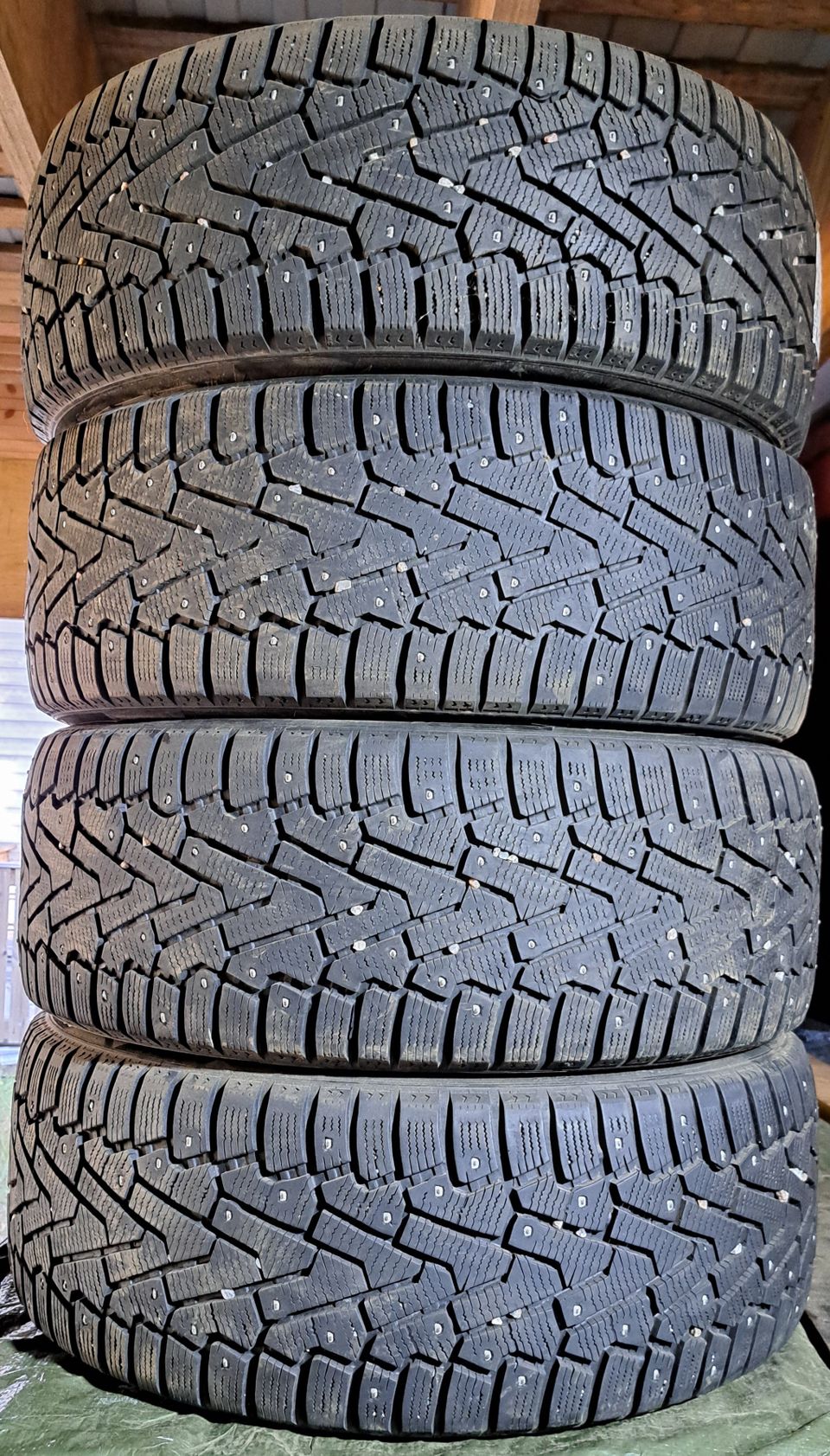 Pirelli nastarenkaat 235 55 R17 103T