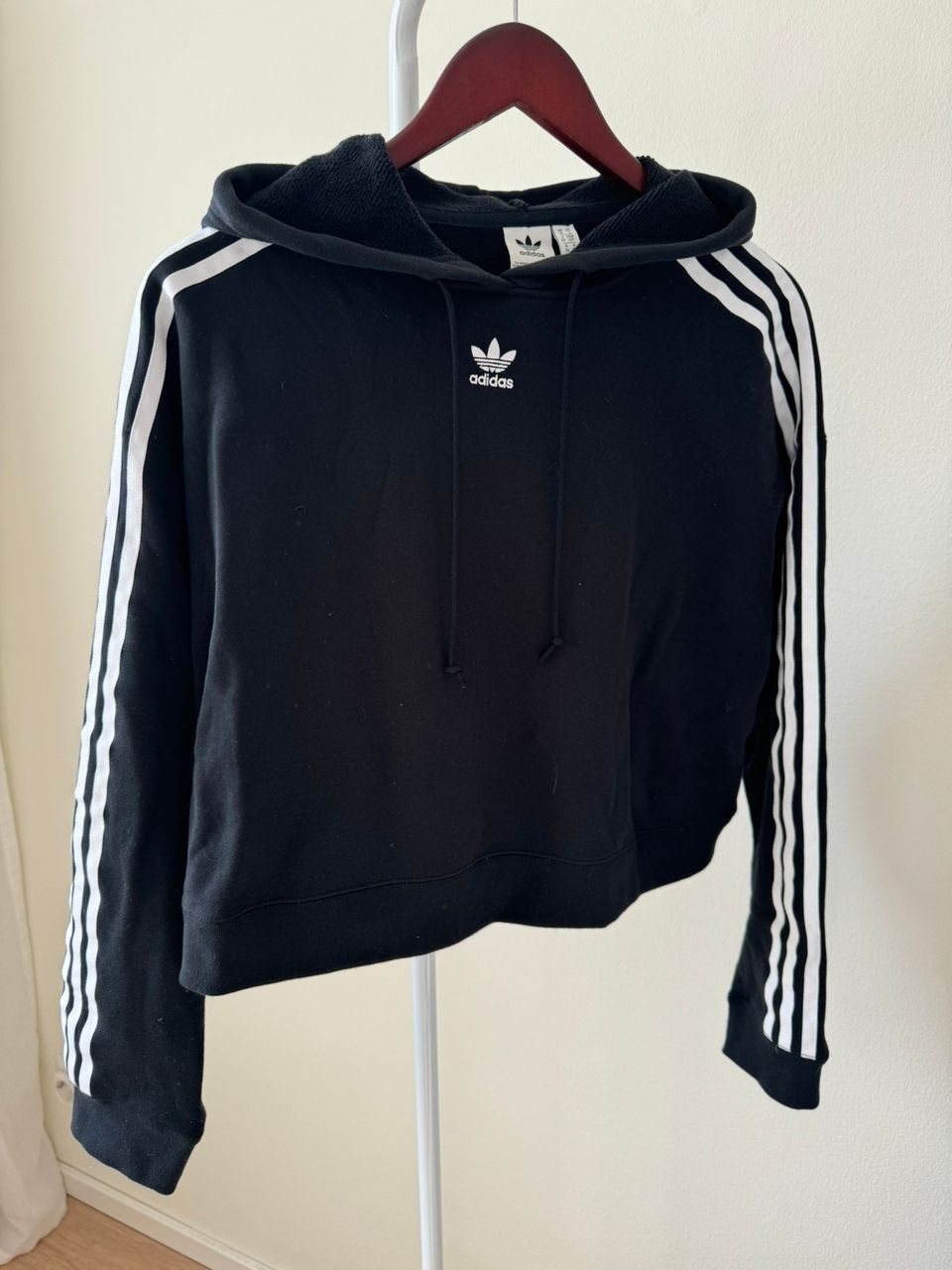 Adidas crop huppari