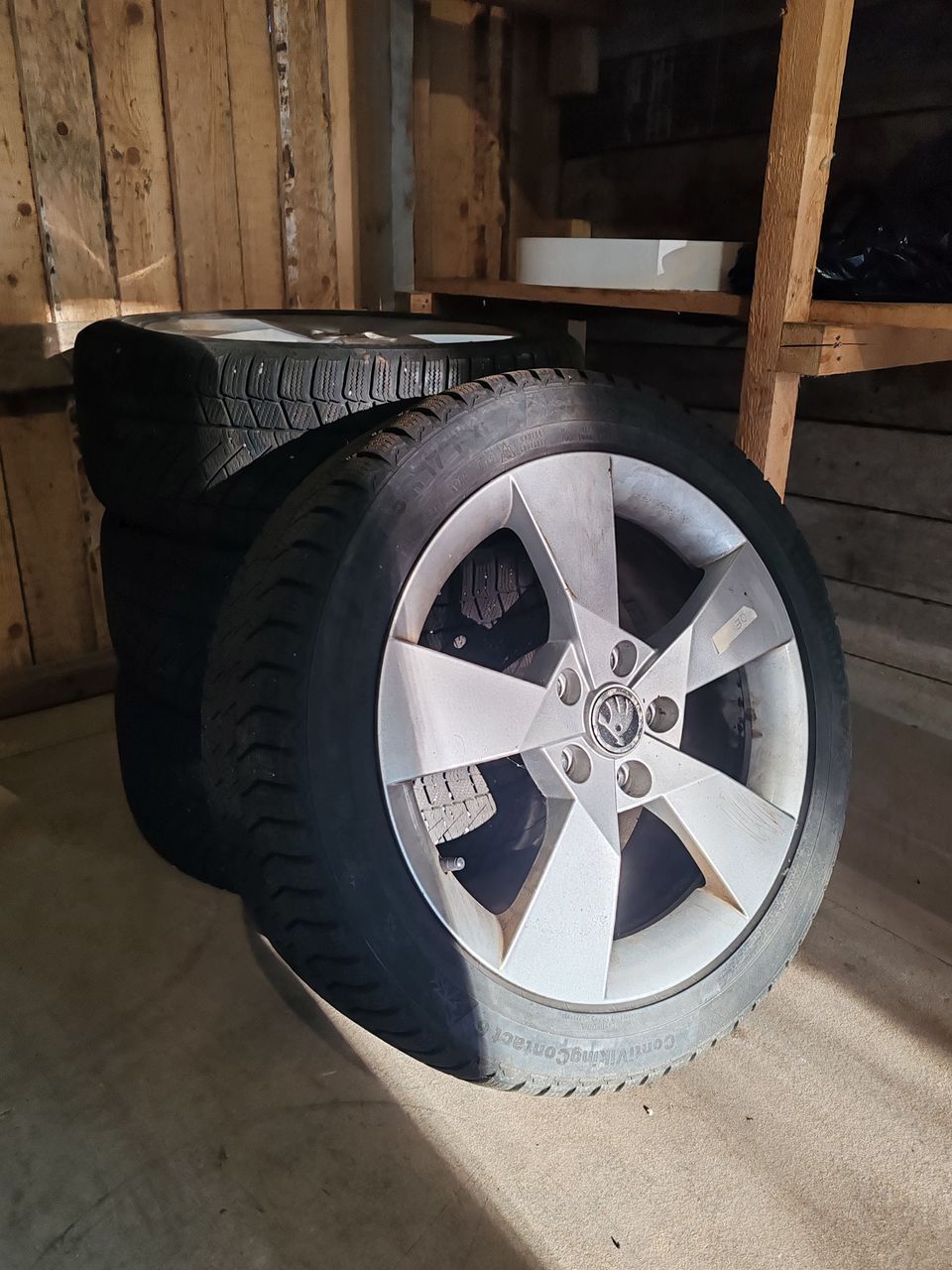 RS Octavia 17" oem vanteet hyvillä kitkoilla.