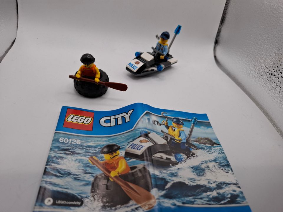 Lego City 60126 tire escape