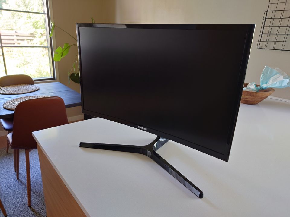 Samsung 24 tuuman 144hz C24RG52FQU