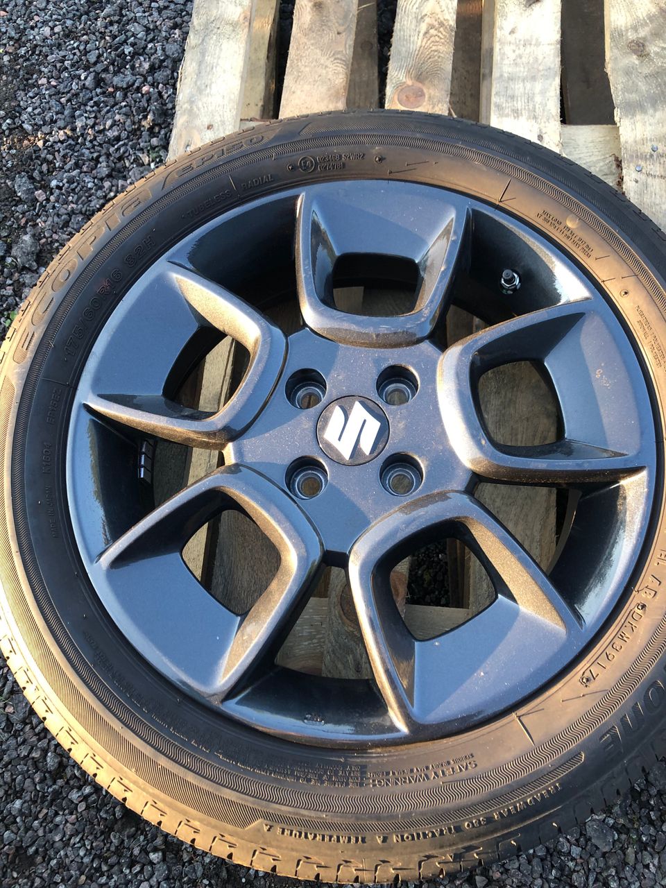 Suzuki Ignis OEM alut 4x100 kesä 175/60-16 TPMS kuin uudet