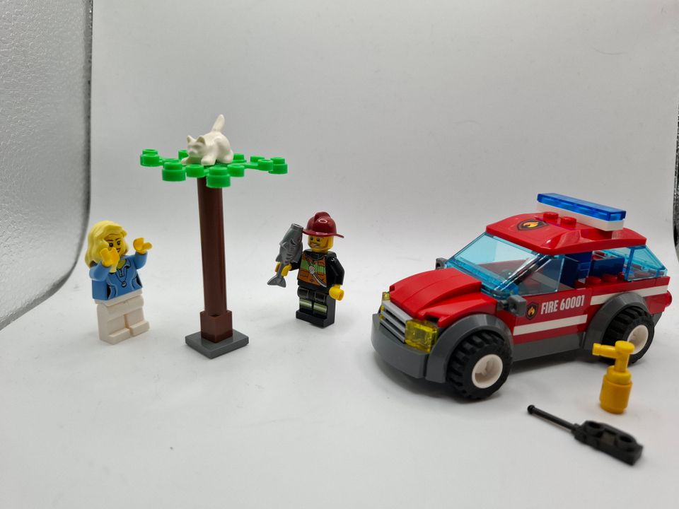 Lego City 60001 fire chief car