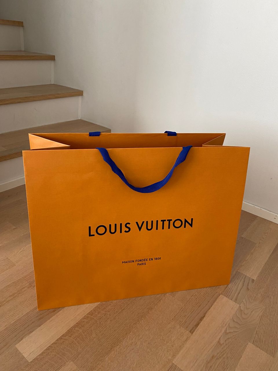 Louis Vuitton iso paperikassi