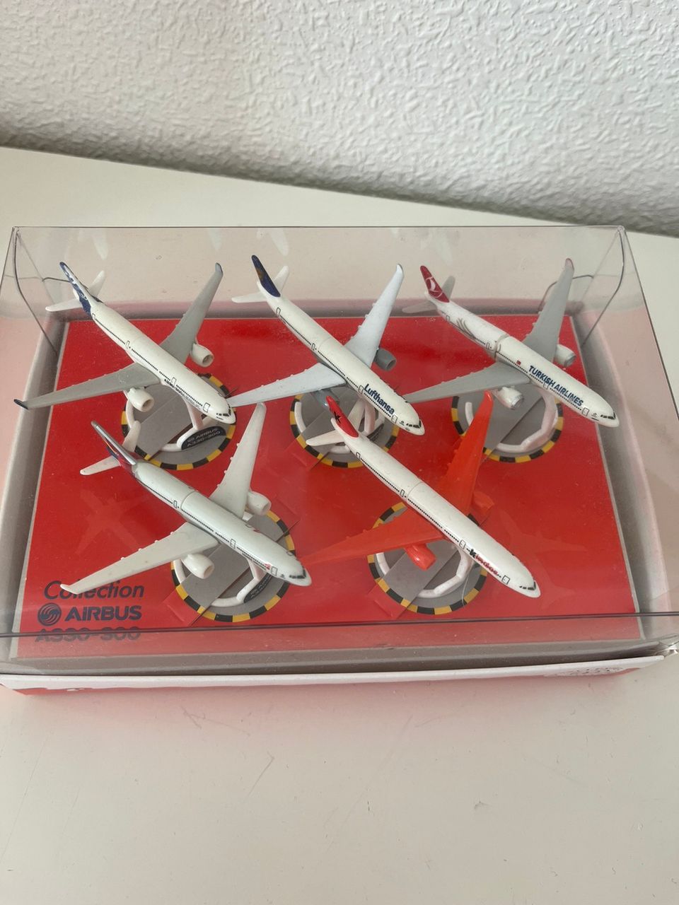 Kinder lentokoneet Lufthansa Airbus A330-300 collection