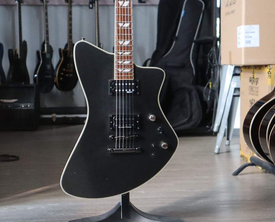 Fernandes Vertigo Elite Sustainer 2006 sähkökitara + kova laukku