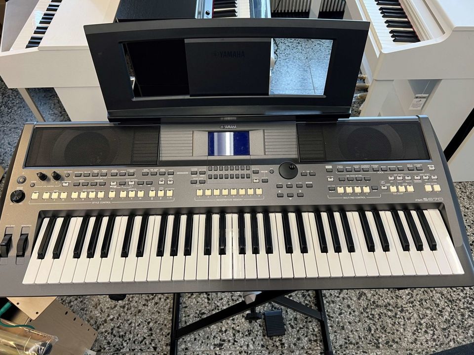 Yamaha PSR-S670 kosketinsoitin