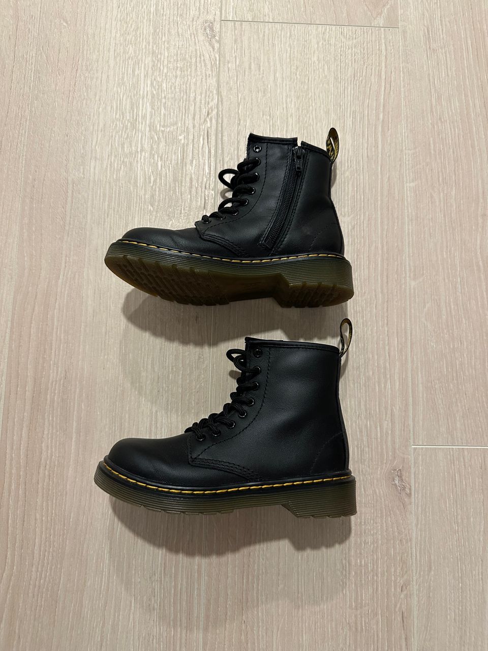 Dr. Martens lasten kengät