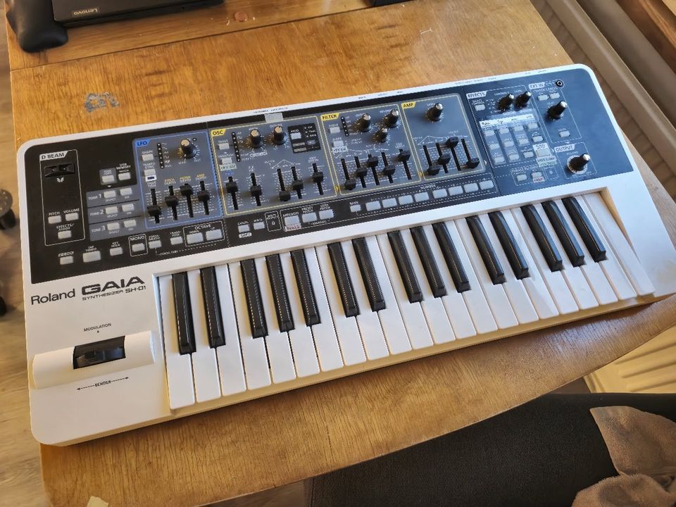 Roland GAIA SH-01 -syntetisaattori