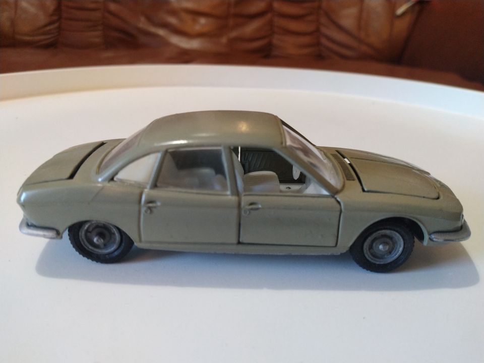 Venäläinen NSU RO 80 1:43