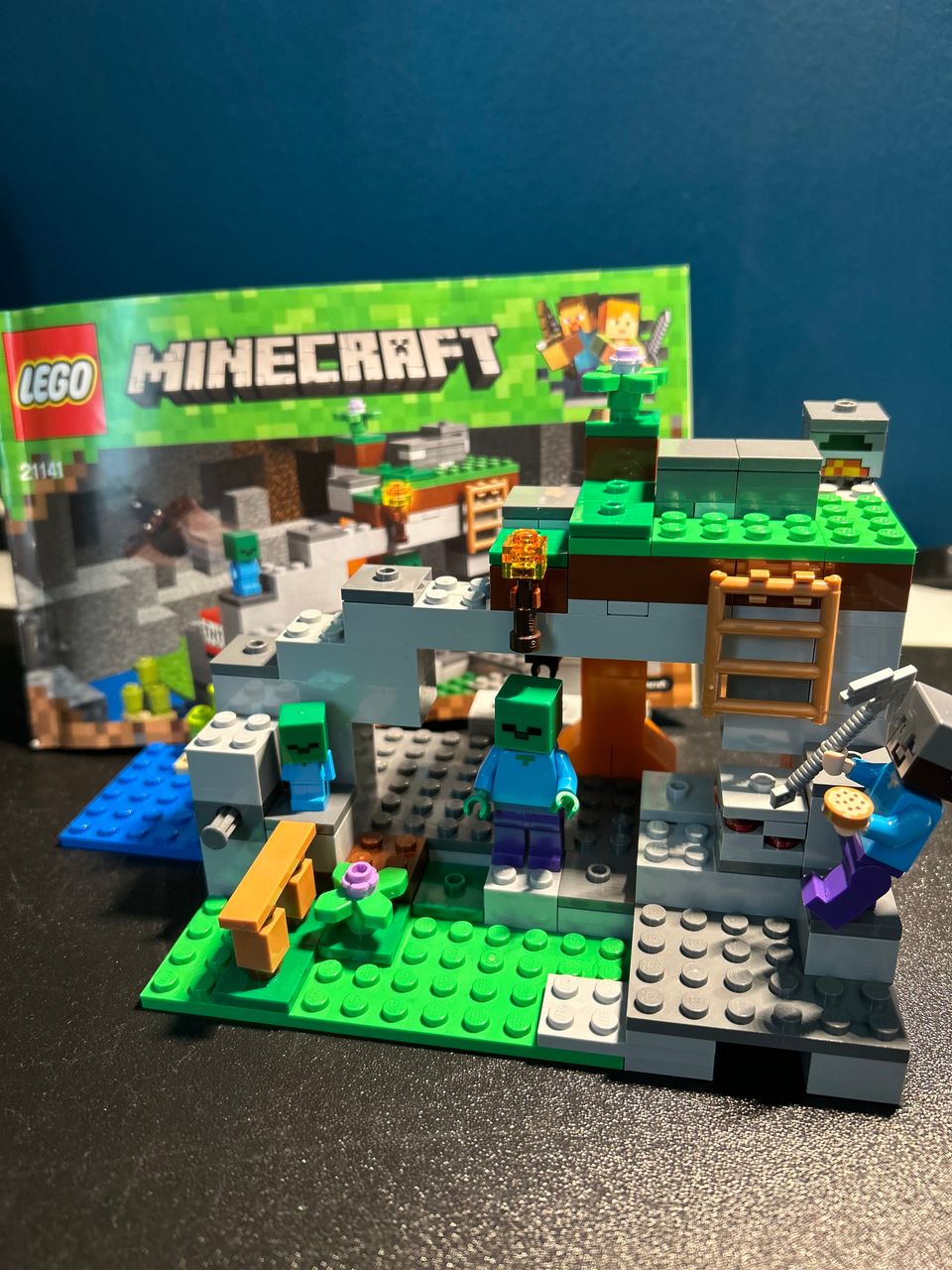 Lego Minecraft Zombie Cave (21141)