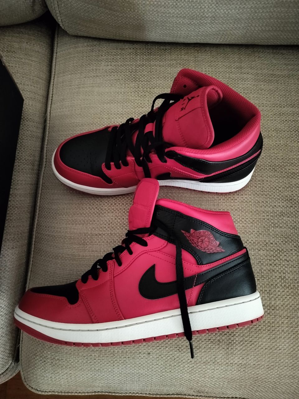 Nike Air Jordan 1 Mid. Gym red/black-white 44,5