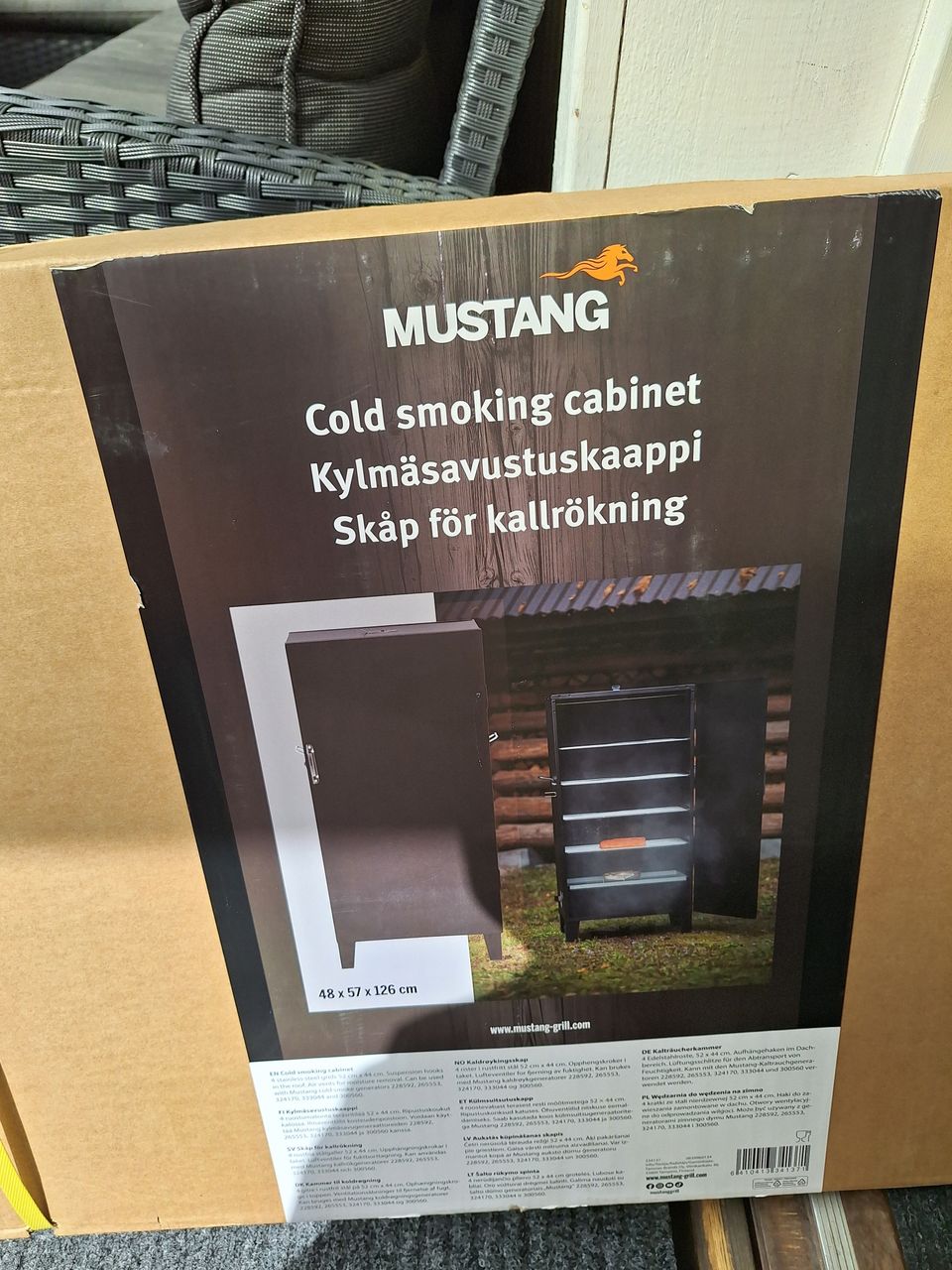 Mustang Kylmäsavustin kaappi