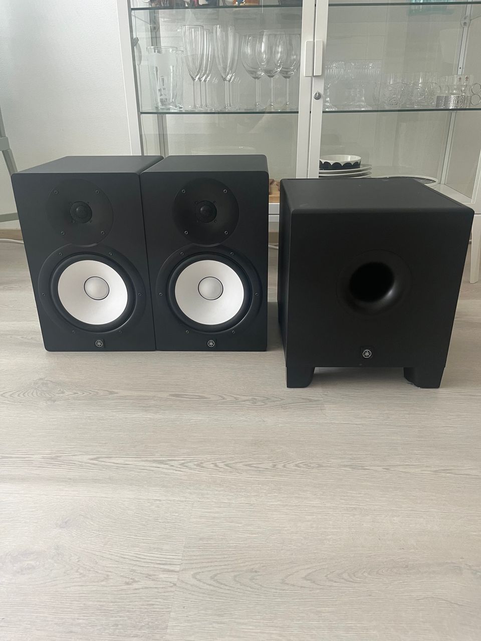 Yamaha HS8 aktiivikaiuttimet + subwoofer