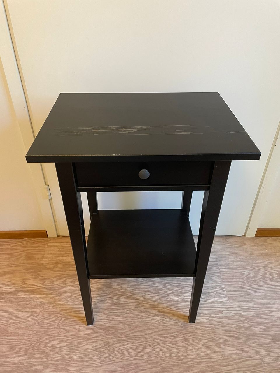 Ikea Hemnes yöpöytä/sivupöytä