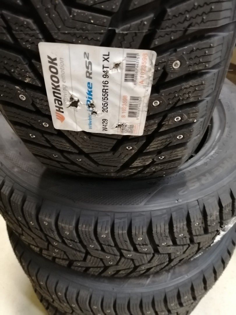 Uudet 205/55R16 HANKOOK nastarenkaat,sis vannetyöt