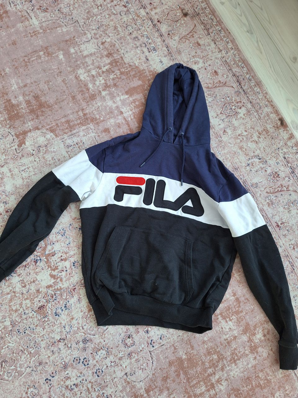 Fila huppari