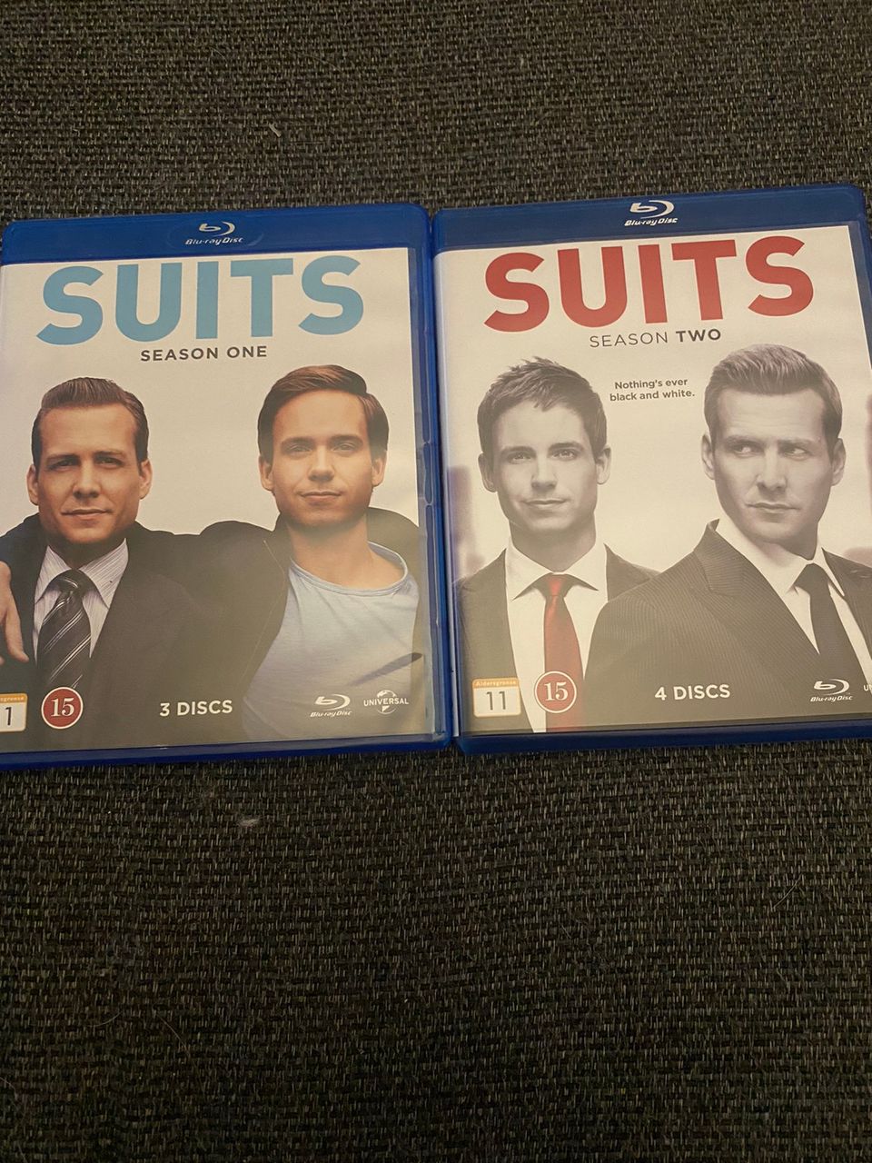 Suits (pukumiehet) -sarjan kaksi ensimmäistä kautta