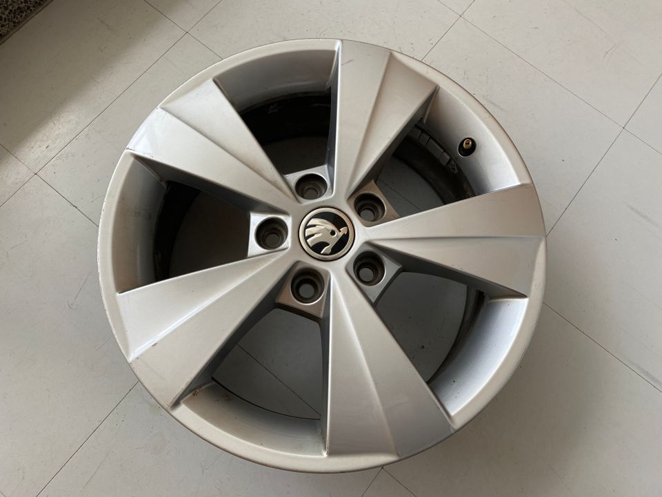 Skoda 16"/6,5" ET46 original vanteet (4kpl)