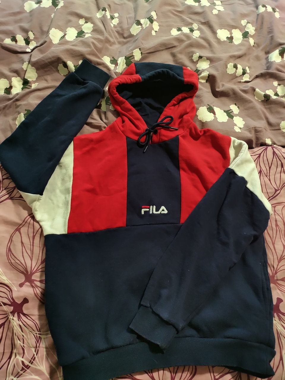 Fila huppari