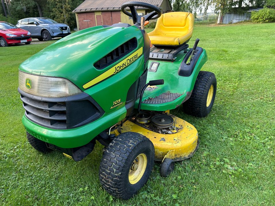 Päältäajettava John Deere 105 Automatic