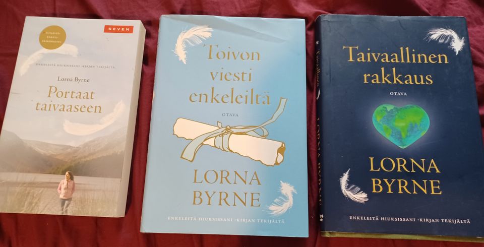 3 kpl Lorna Byrnen enkelikirjoja