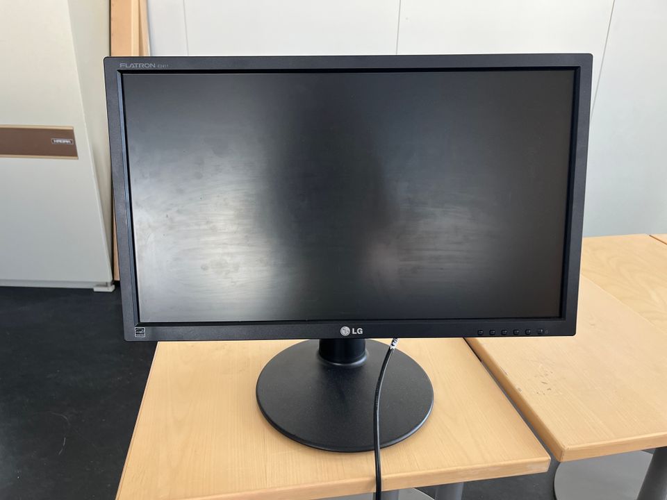 24” LG: näyttö Flatron E2411