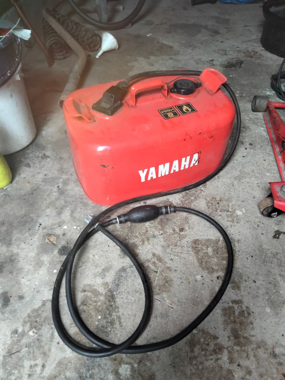 Yamaha bensatankki 25L