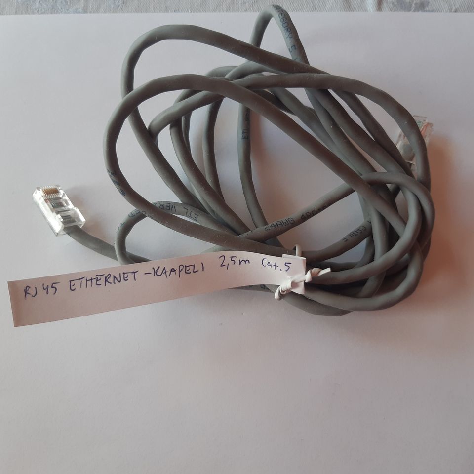 RJ 45 ETHERNET-KAAPELI 2,5 m Cat.5