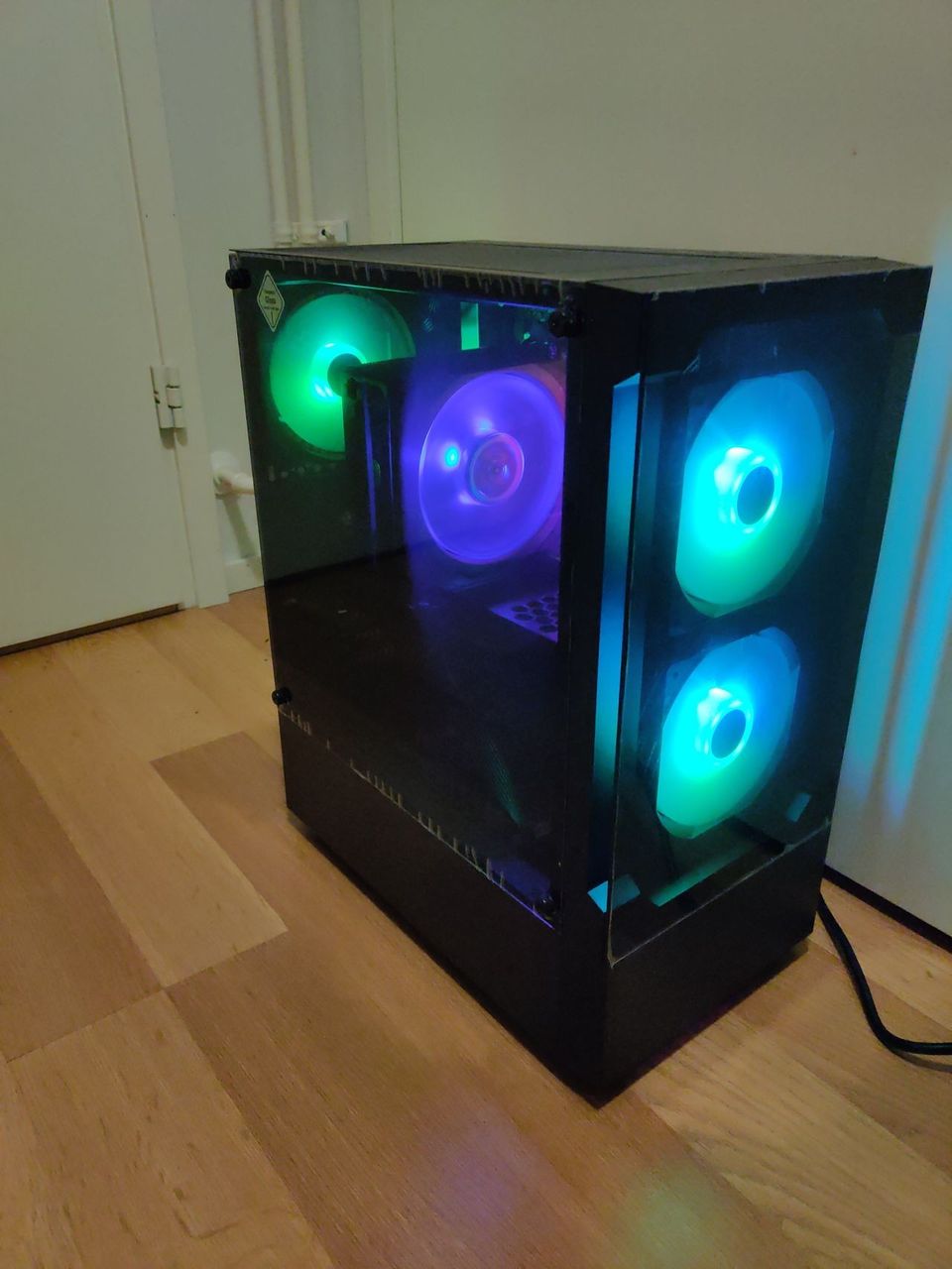 UUSI Tehokas RGB-pelitietokone