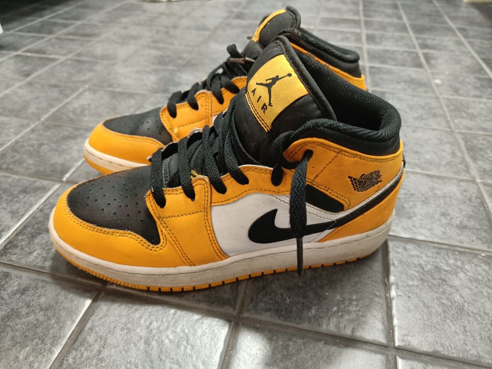 Air Jordan Mid Taxi koko 39