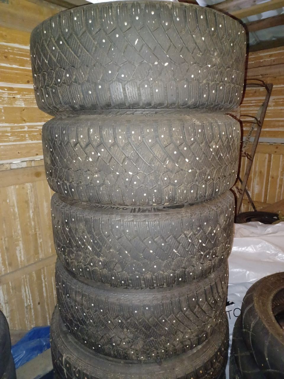 Talvirenkaat 235/55 R17