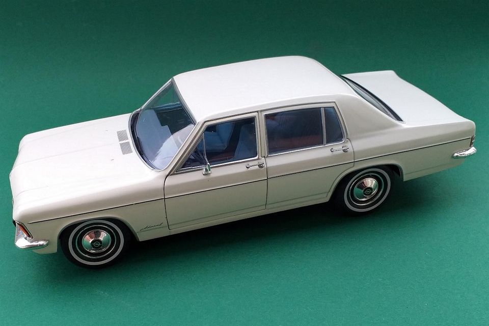 Opel Admiral B 2800S 1969 1:24 21cm keräilyauto +paketti metallinen pienoismalli