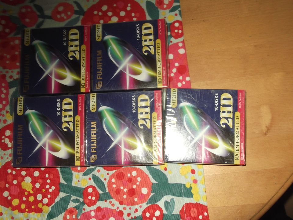 FUJI 2hd levykkeitä 5 pakettia yhteensä 50kpl