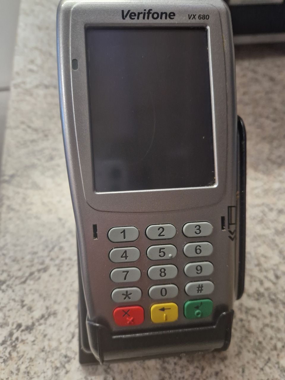 2 verifone maksupäätettä