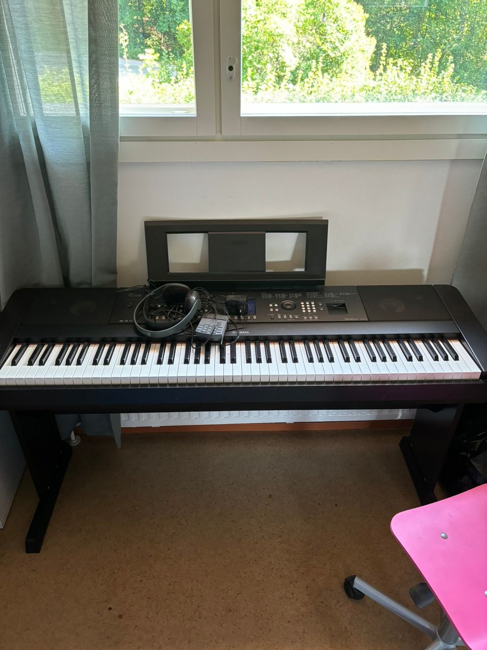 Yamaha Portable Grand DGX-650