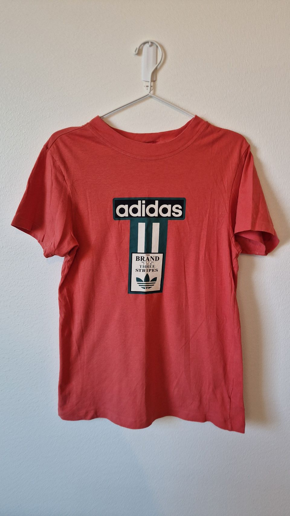 Adidaksen T-paita