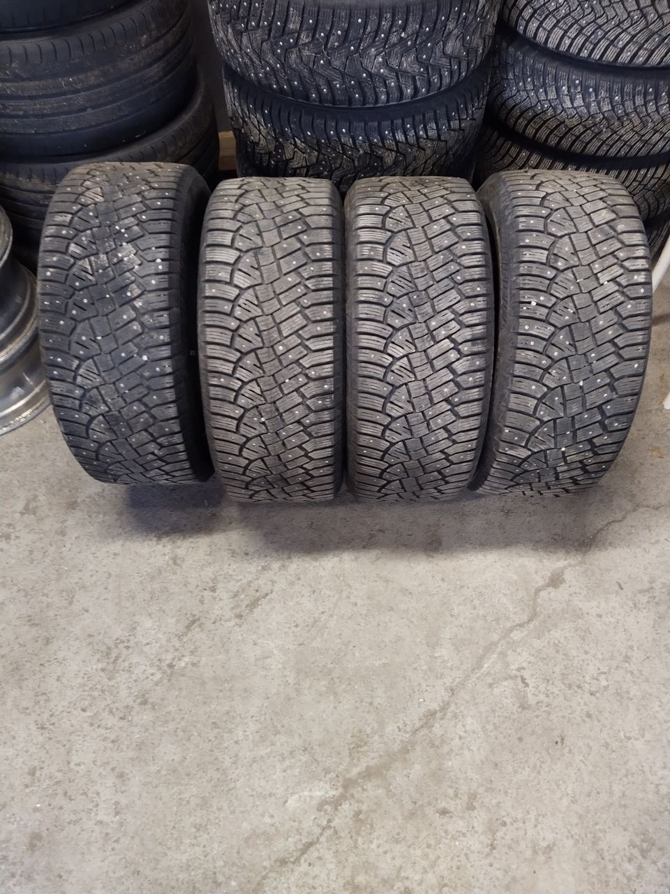 Continental Icecontact 2 245/45R18 Varattu