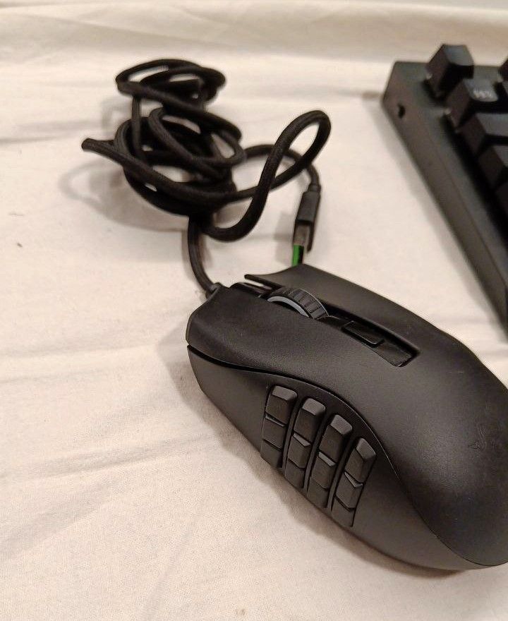 Razer Naga X MOBA/MMO pelihiiri