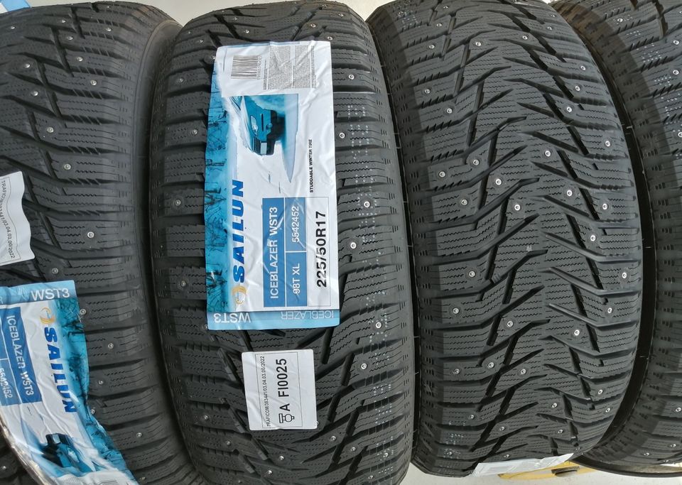 Uudet 225/50R17 nastarenkaat sis vannetyöt