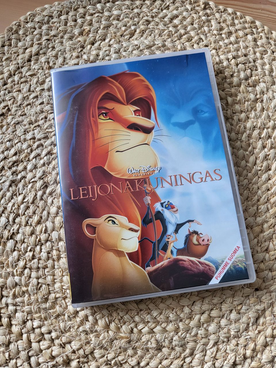 Kolme DVD:tä, disney ja maa aikojen alussa