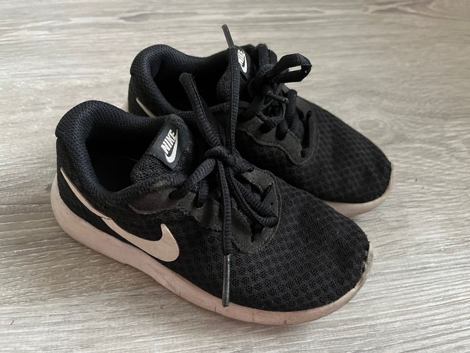 Nike lenkkarit 27/28 (17.0cm)