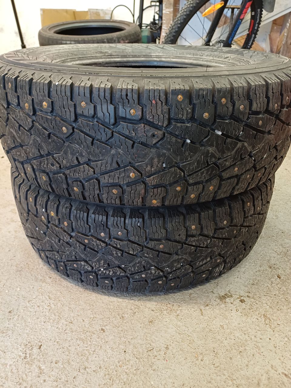 Nastarenkaat 215/70r15c