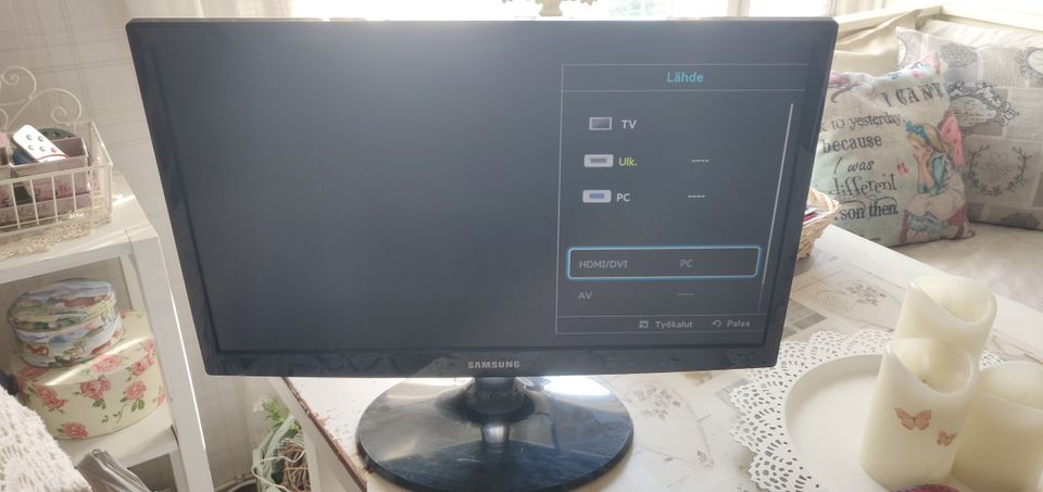 Samsung TV/Näyttö T22C300EW