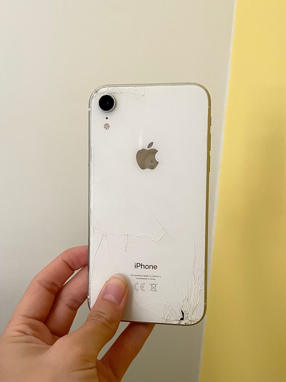 Myydään varaosiksi iPhone XR 128GB