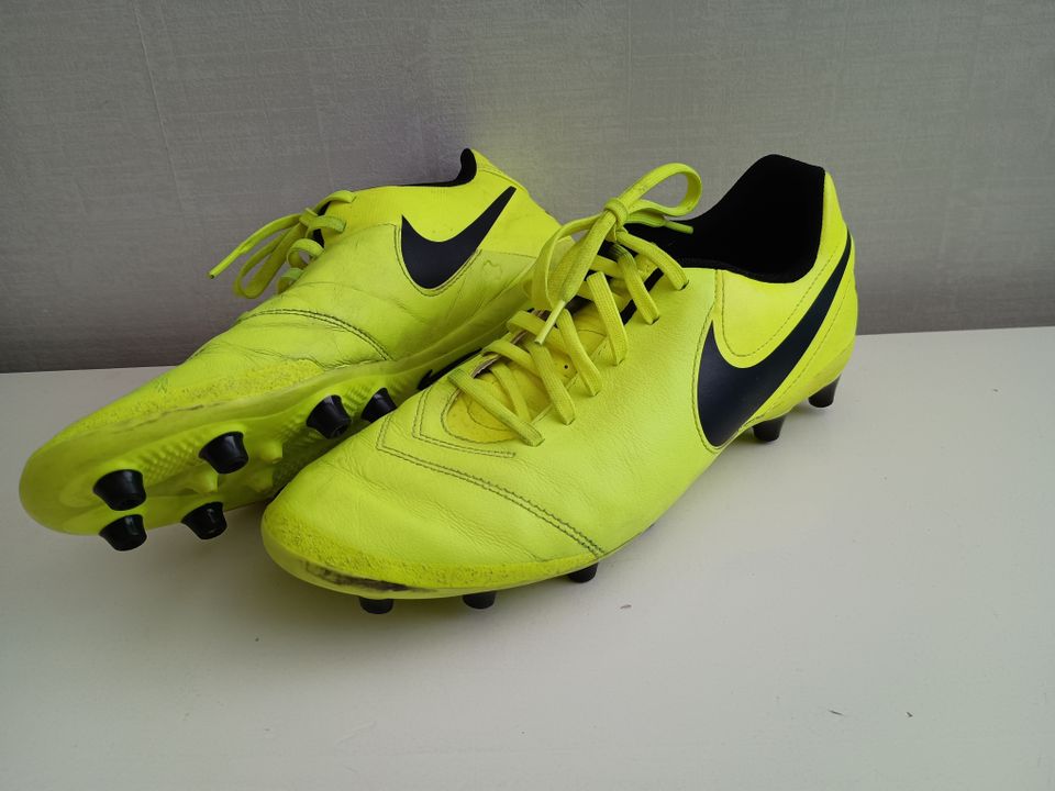 Nike Tiempo