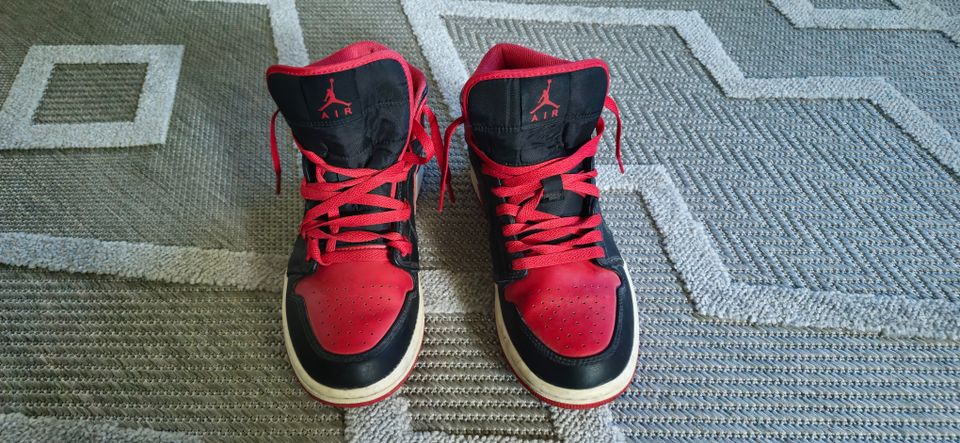 Nike Air Jordan Mid 1