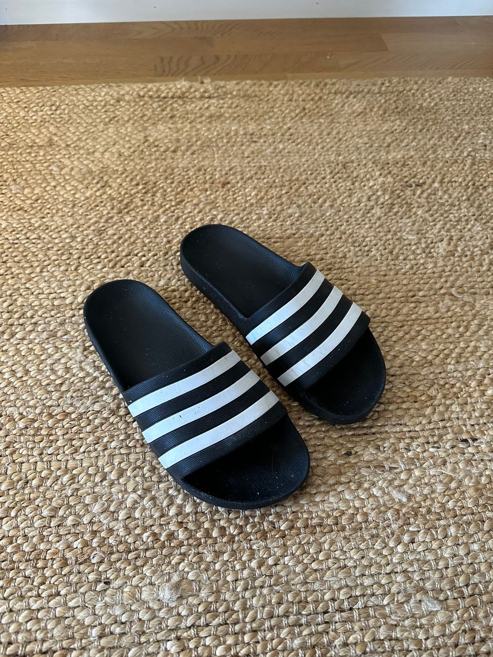 Adidas sandaalit, 40