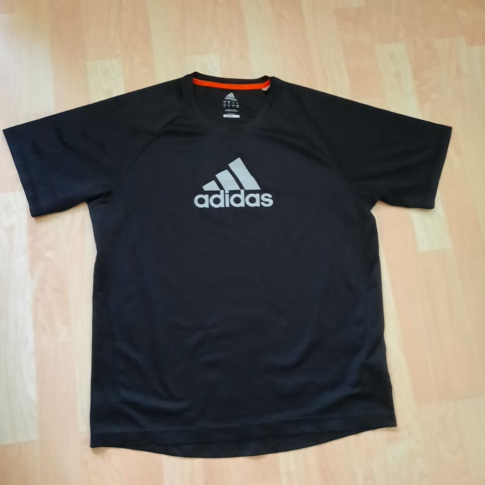 Miesten ADIDAS paita koko M