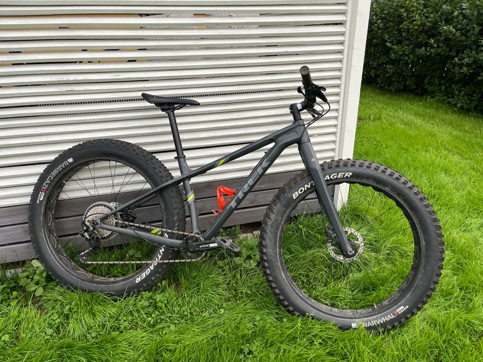 Trek Farley 5 M-Kokoinen (17,5") Fatbike 27,5" renkailla